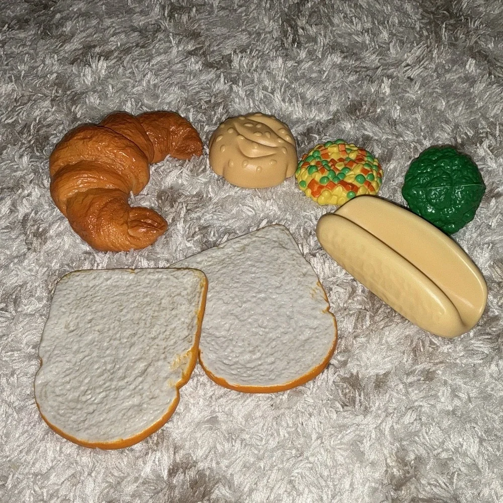 Large Lot Vintage Play Food Toys Realistic Croissant Hot Dog Bun Bread‎ Broccoli